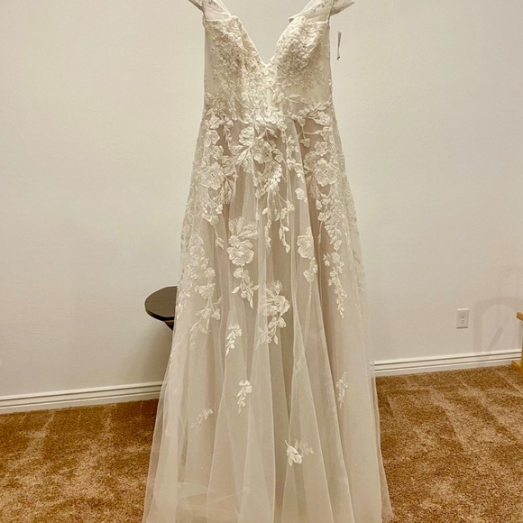 David Bridal Wedding Dress size 10 - Picture 1 of 7